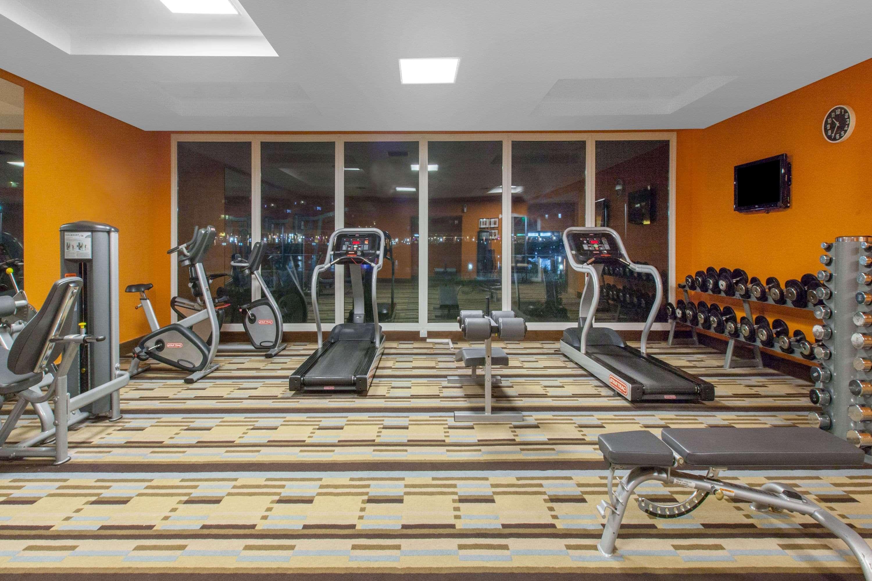 Готель Wyndham Nordelta Tigre - Buenos Aires Екстер'єр фото The gym at the hotel