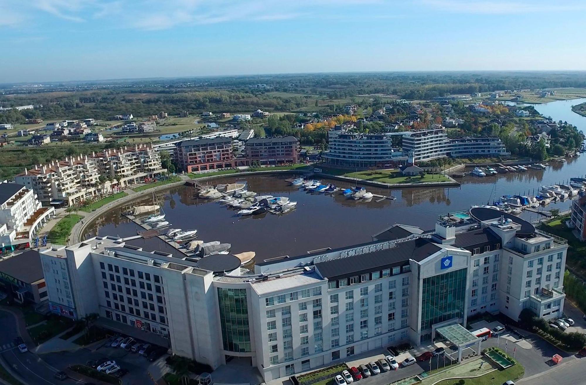 Готель Wyndham Nordelta Tigre - Buenos Aires Екстер'єр фото Aerial view of the hotel