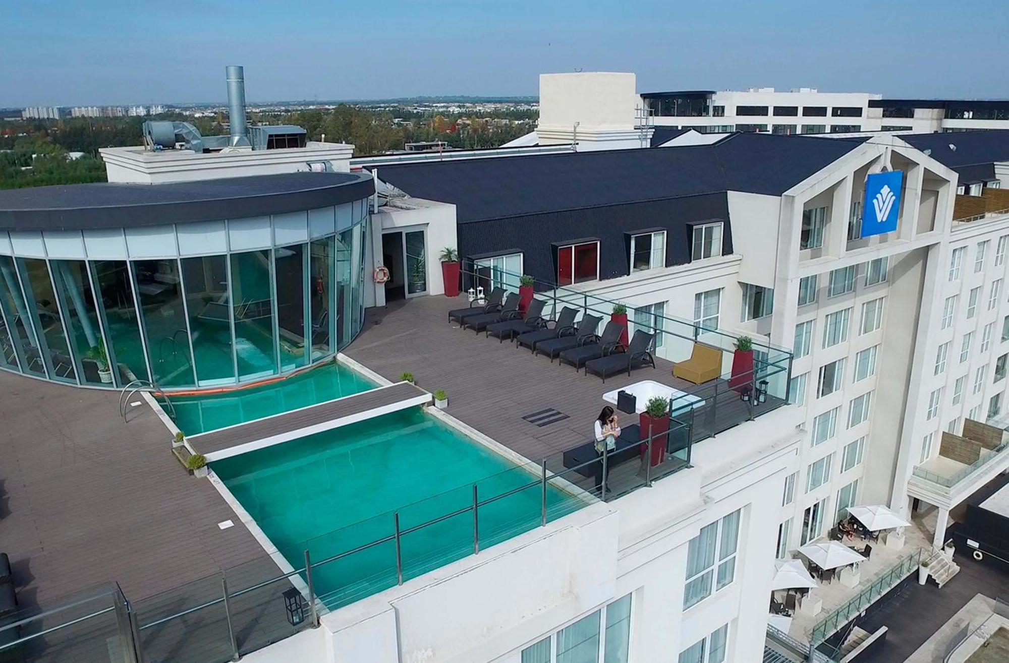 Готель Wyndham Nordelta Tigre - Buenos Aires Екстер'єр фото The rooftop pool at the Hilton Prague