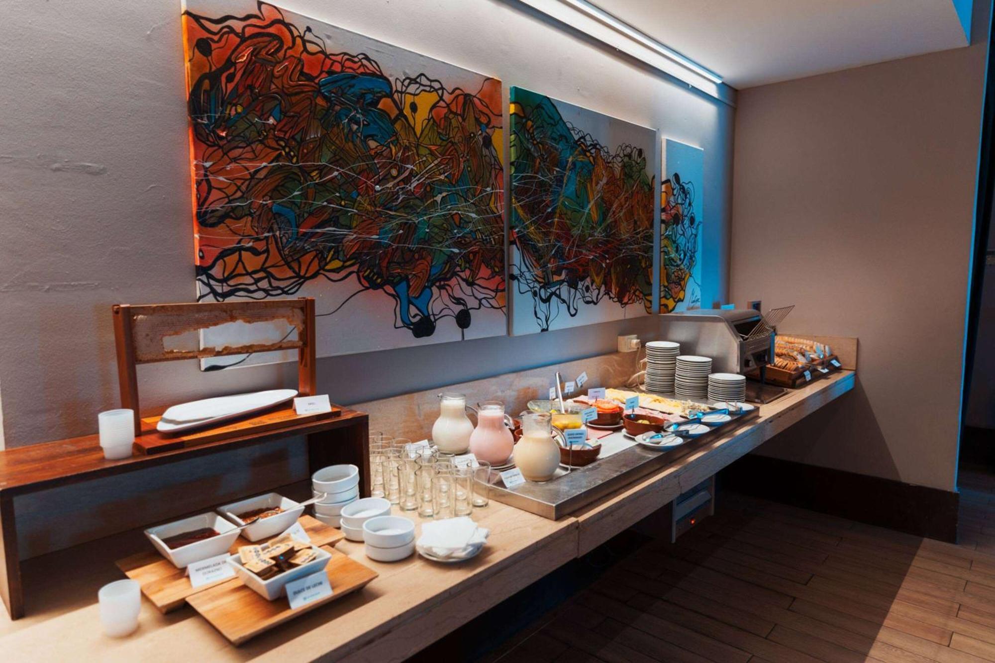 Готель Wyndham Nordelta Tigre - Buenos Aires Екстер'єр фото The buffet at the lounge